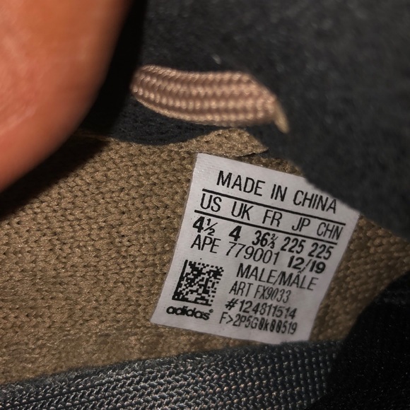 Shoes - Yezzys 350s